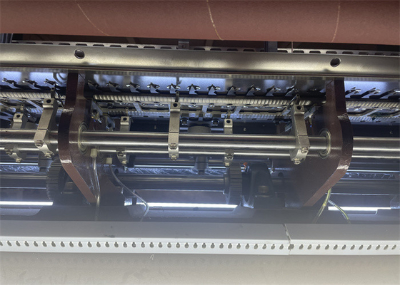 Macchina per coperte industriali a basso rumore e efficiente con distanza di aghi di 25,4 mm