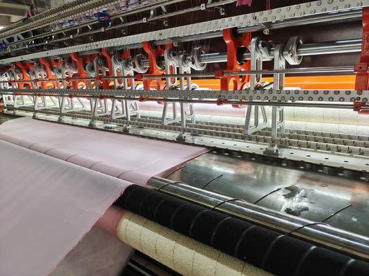Trapunta generale a 82 pollici che fa macchina con il dispositivo di taglio di bordo