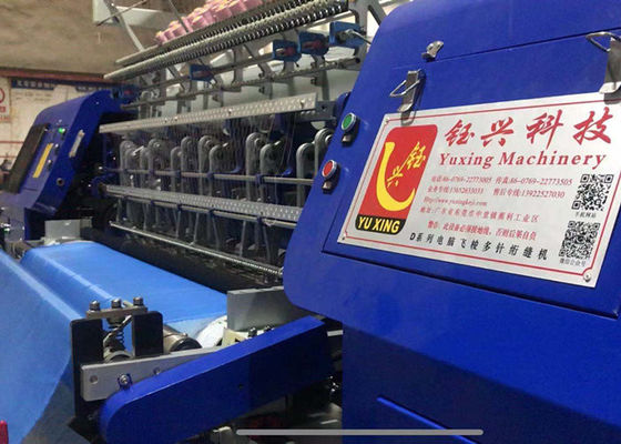 La macchina per coperte industriali produce coperte bianche e blu MAX 240m/h