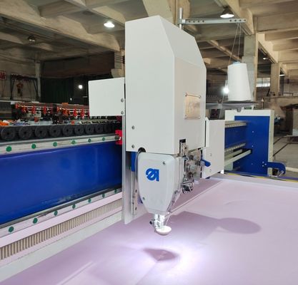 Macchina per coperte a testa singola di tipo industriale continuo per grandi disegni