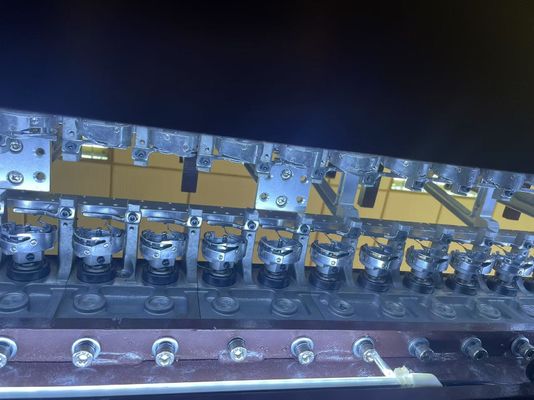 Macchina per copertura a più aghi a gancio rotativo computerizzata serie B